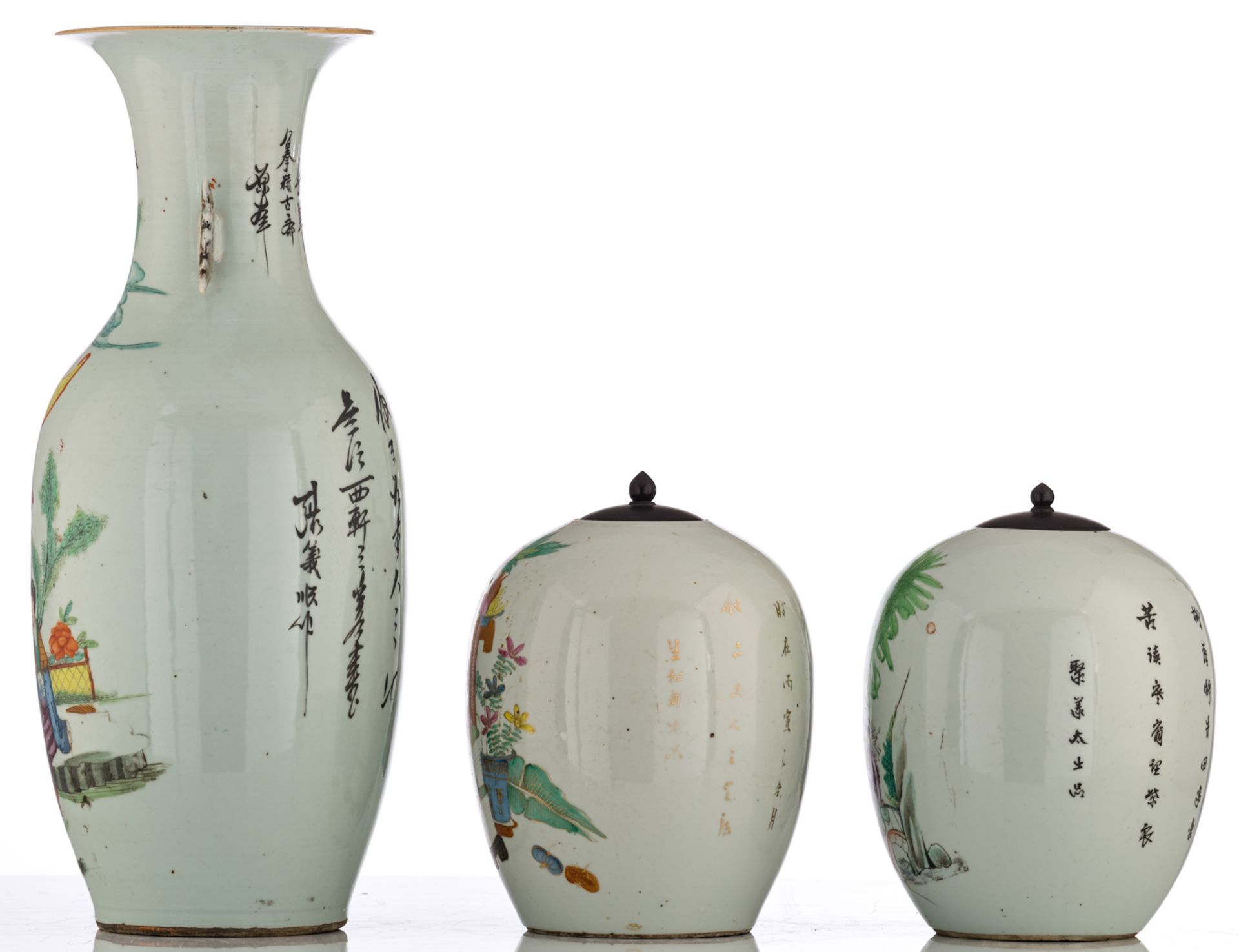 A Chinese famille rose vase, decorated with a gallant garden scene and calligraphic texts; added two - Bild 2 aus 6