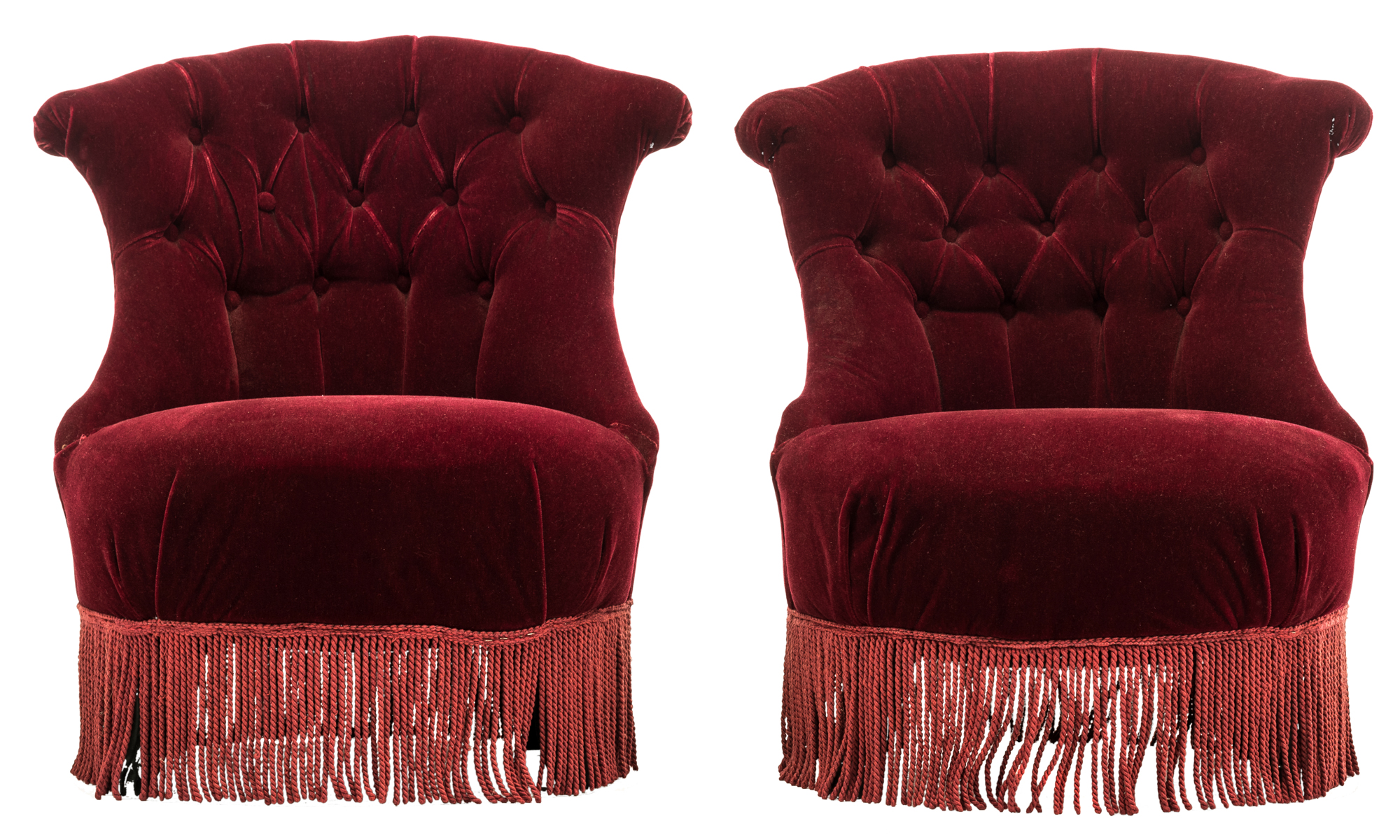 A pair of Napoleon III red velvet 'crapauds', H 75,5 - W 70 -D 77 cm