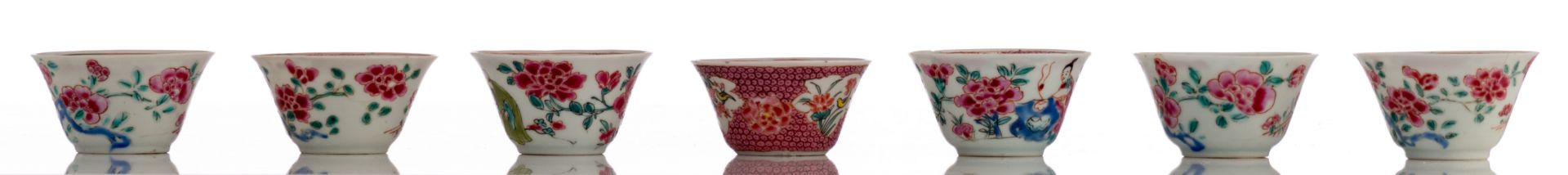 A lot of various Chinese famille rose porcelain items, consisting of three sets of cups and saucers - Image 16 of 26