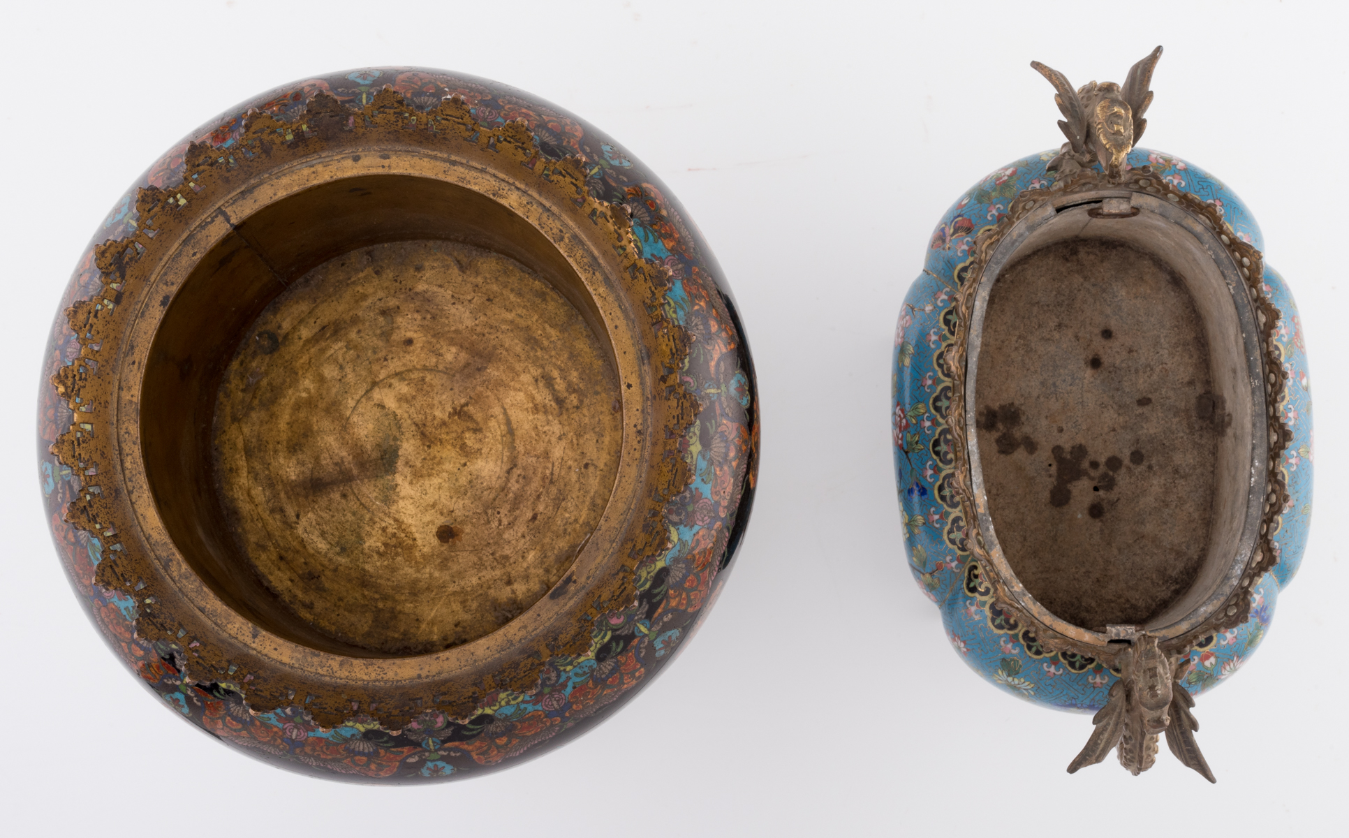 Two Chinese cloisonné enamel jardinieres with bronze mounts, 19th / 20thC, H 27 - 38 - W 31 - ø 29 c - Image 5 of 7