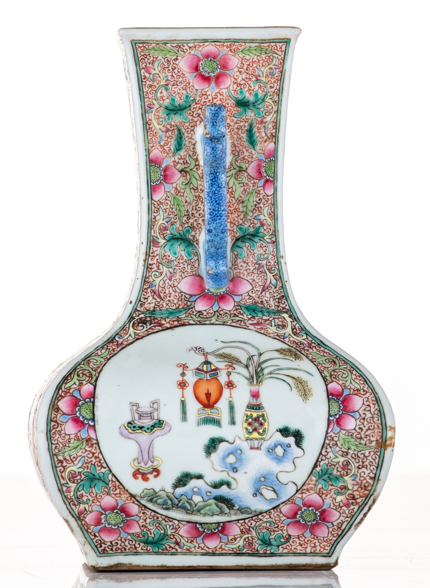 A Chinese famille rose floral decorated quadrangular bottle vase, the roundels with flower vases, la - Bild 4 aus 6