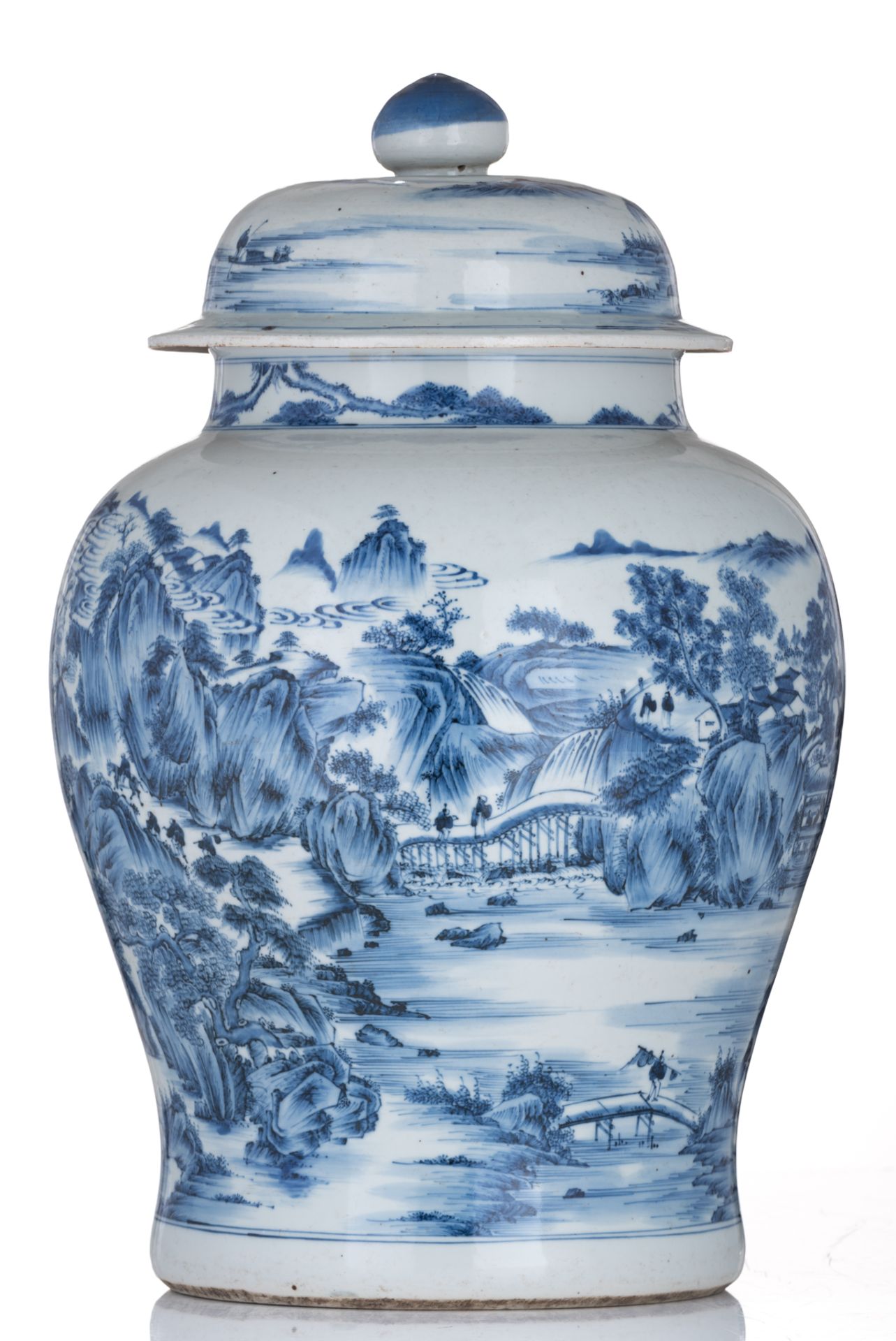 A large Chinese blue and white vase and cover, overall decorated with fishermen in a mountainous riv - Bild 4 aus 6