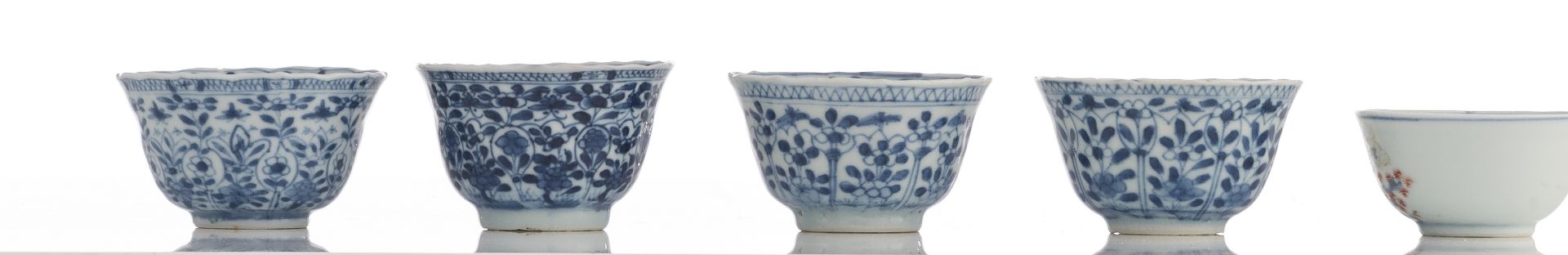 A lot of various Chinese blue and white table ware, 18th - 19thC, H 4 - 20,5 - ø 11 - 12,5 cm - Bild 11 aus 28