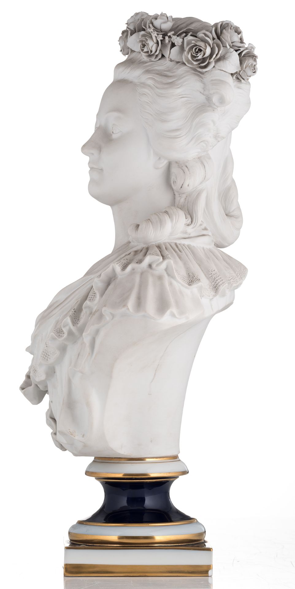 A bust of Marie Antoinette, biscuit, on a partly gilt porcelain base, marked Sèvres, H 63 cm - Bild 2 aus 7