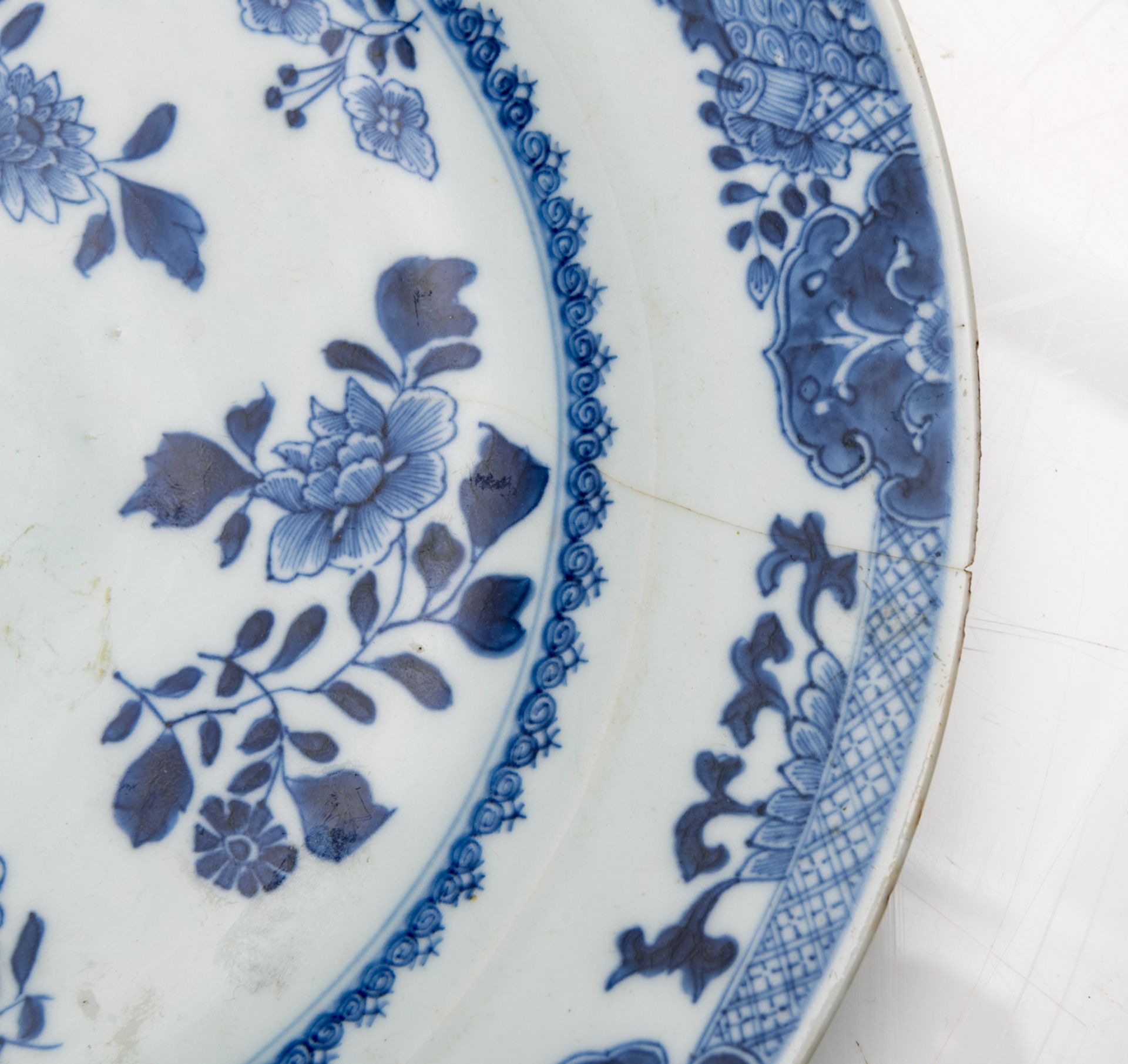 A lot of one pair and various large Chinese porcelain blue and white plates, decorated with a garden - Image 8 of 19