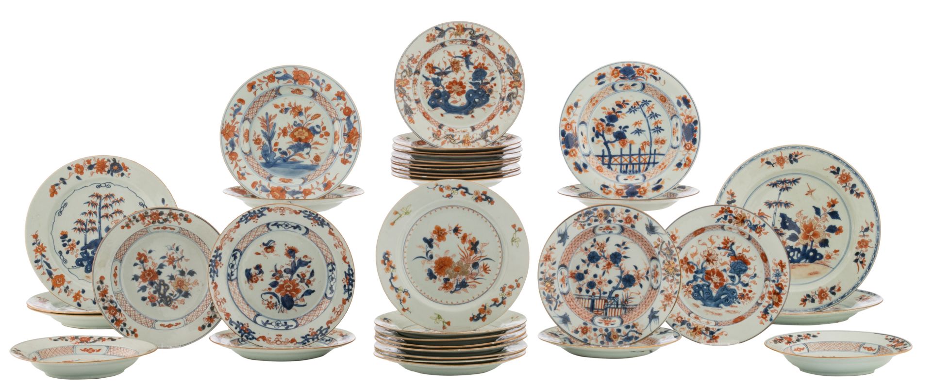 A lot of 35 Chinese Imari porcelain dishes, second quarter of the 18thC, ø 22 - 28 cm