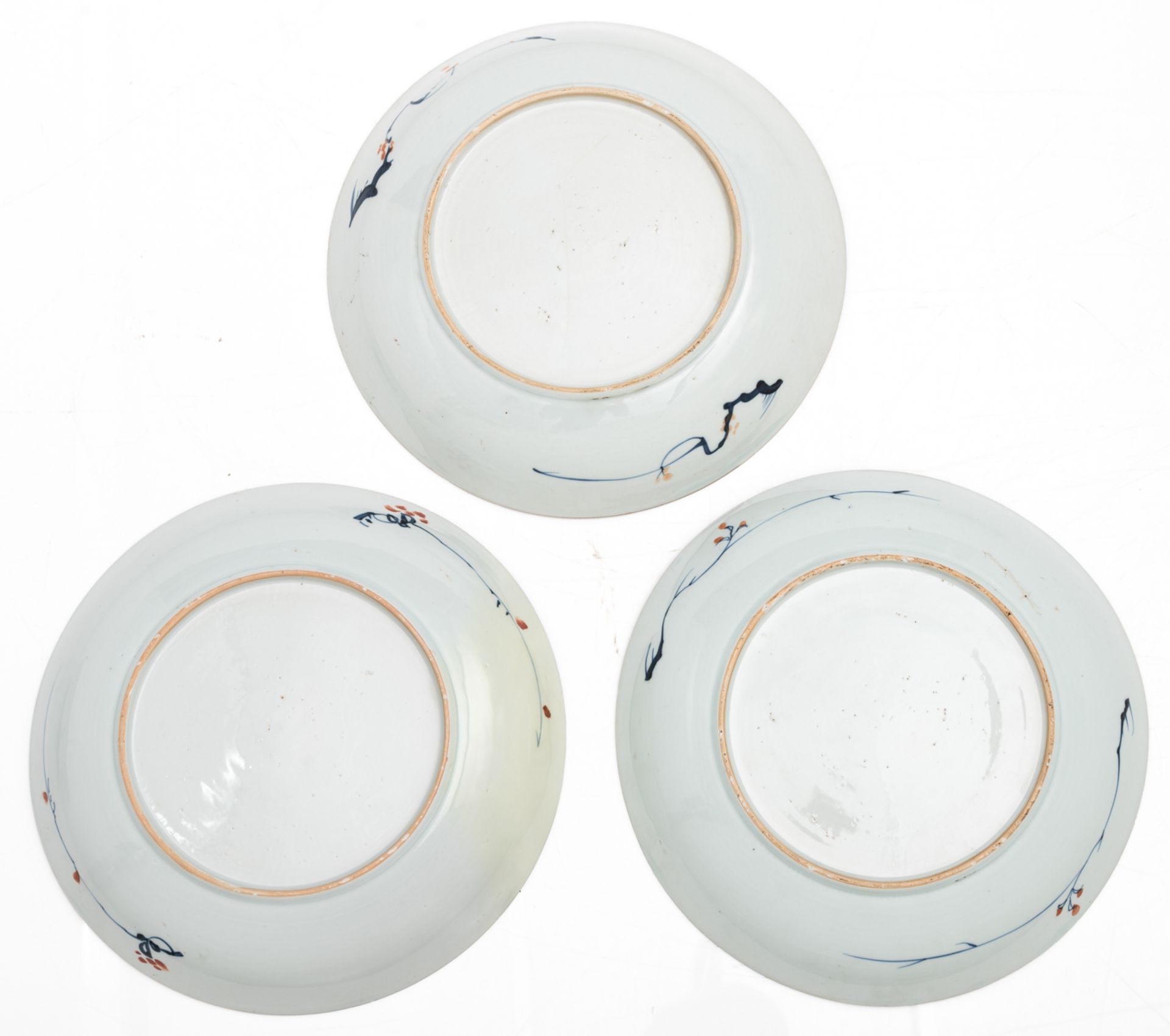 A lot of six large Chinese Imari porcelain saucers, decorated with flowering branches, 18thC, ø 28 c - Bild 3 aus 5