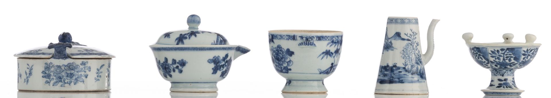 A lot of various Chinese blue and white table ware, 18th - 19thC, H 4 - 20,5 - ø 11 - 12,5 cm - Bild 9 aus 28