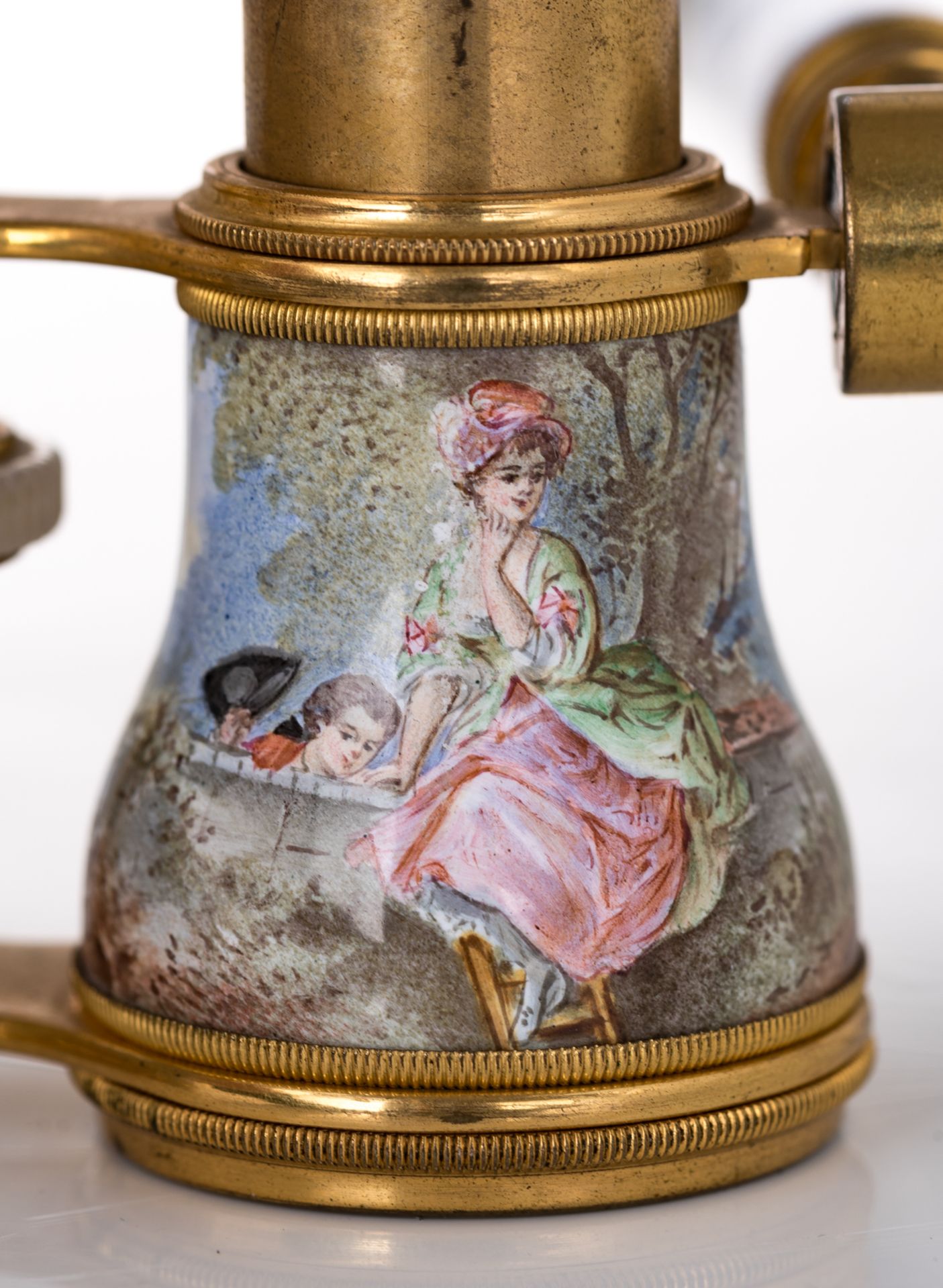 A Belle Epoque gilt brass, enamel and mother of pearl theatre binoculars, decorated with gallant sce - Bild 11 aus 11