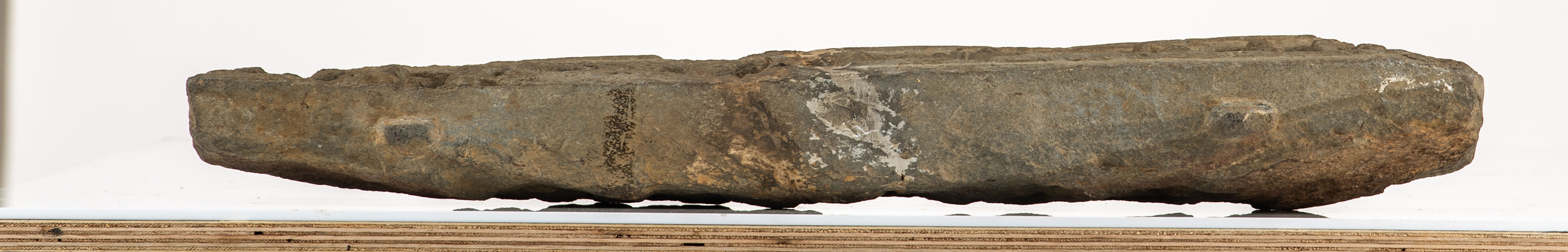 A stone fragment of a temple depicting a Buddha and his students on a mahogany base, 'Schist', Greco - Image 4 of 4