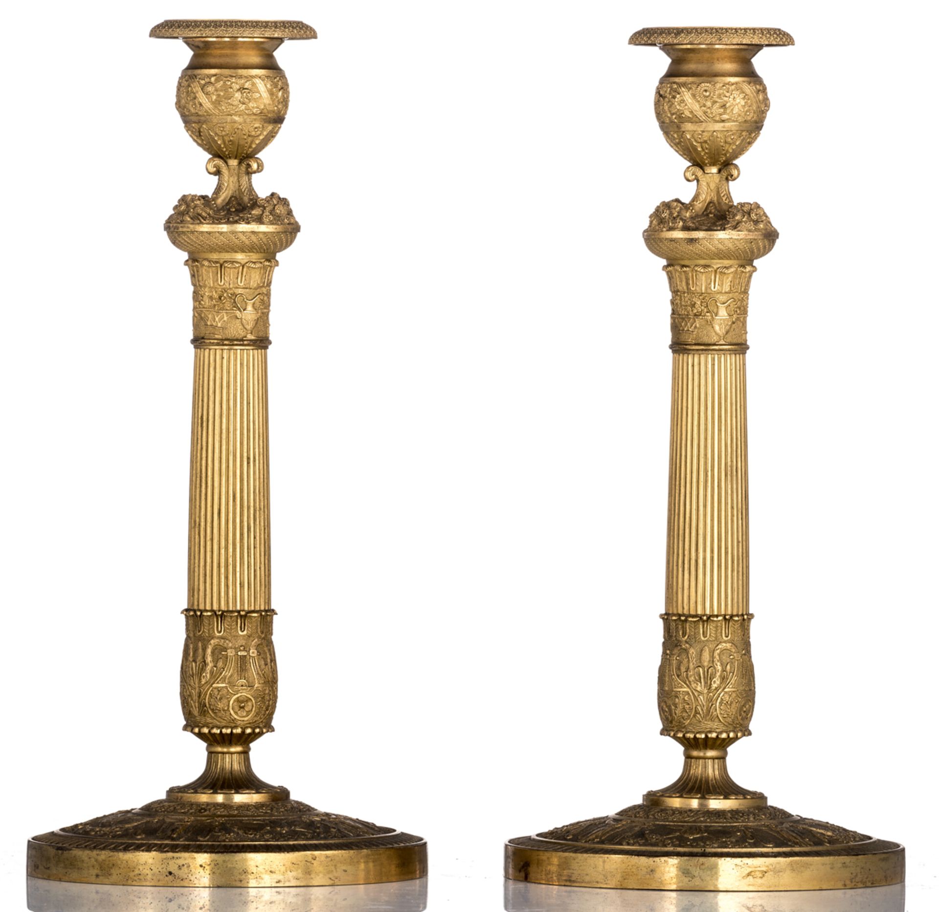 A fine pair of gilt bronze neoclassical candlesticks, first quarter of the 19thC, H 33,5 cm, ex Soth - Image 2 of 6