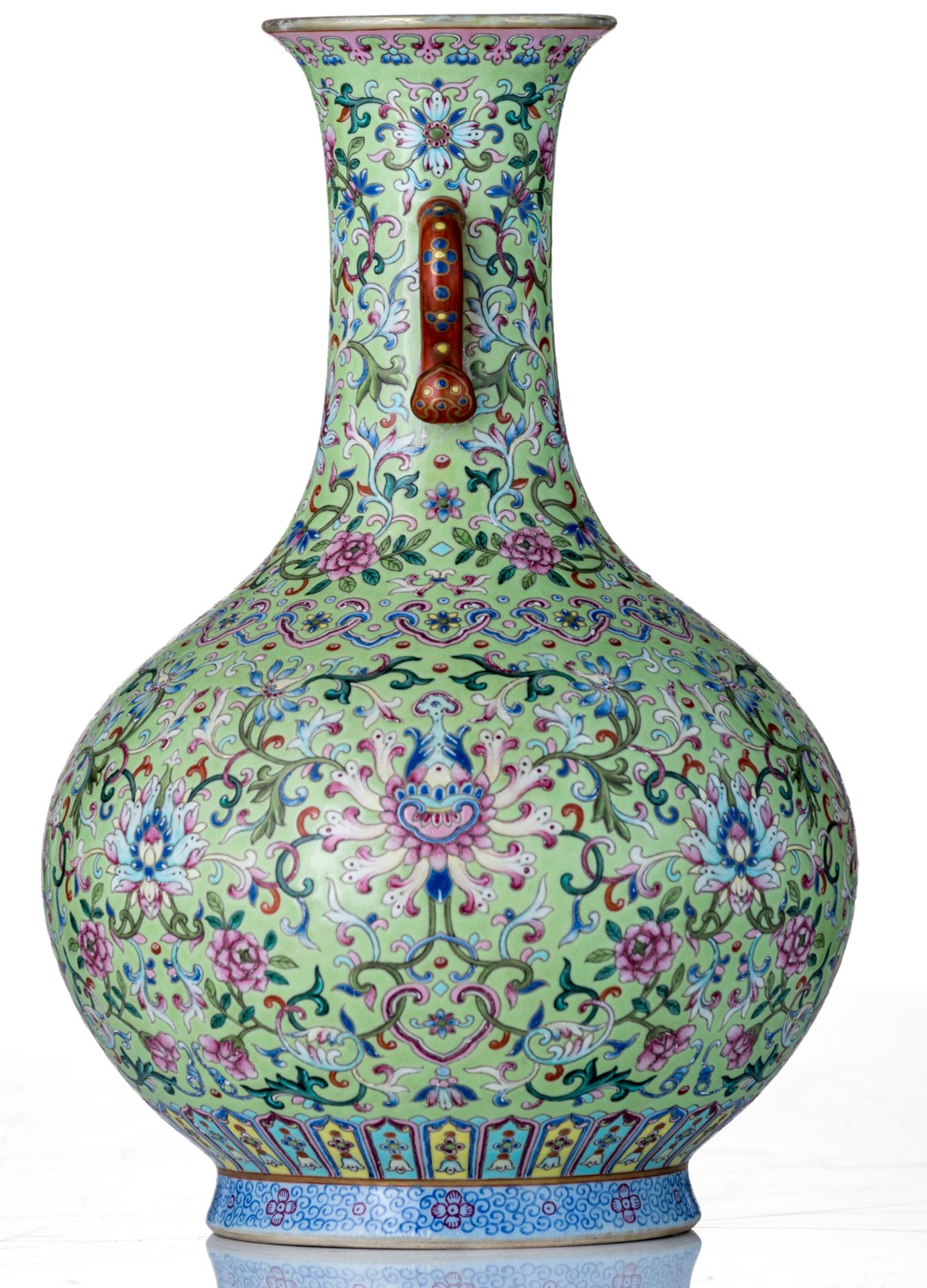 A Chinese green ground floral decorated bottle vase, the handles ruyi shaped, with a Jiaqing seal ma - Bild 2 aus 7