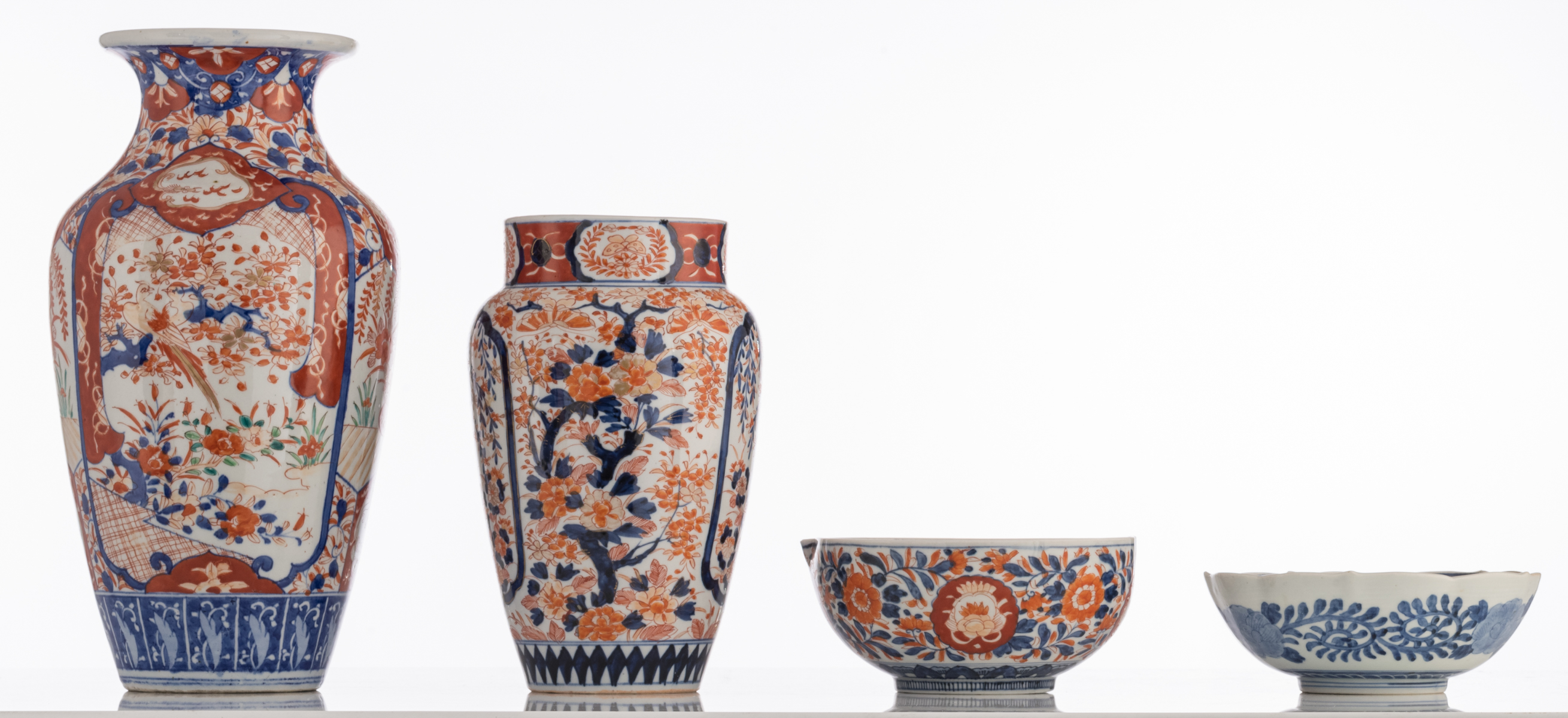 A lot of various Japanese Arita Imari items, consisting of two vases, one large plate, one small pla - Image 2 of 11