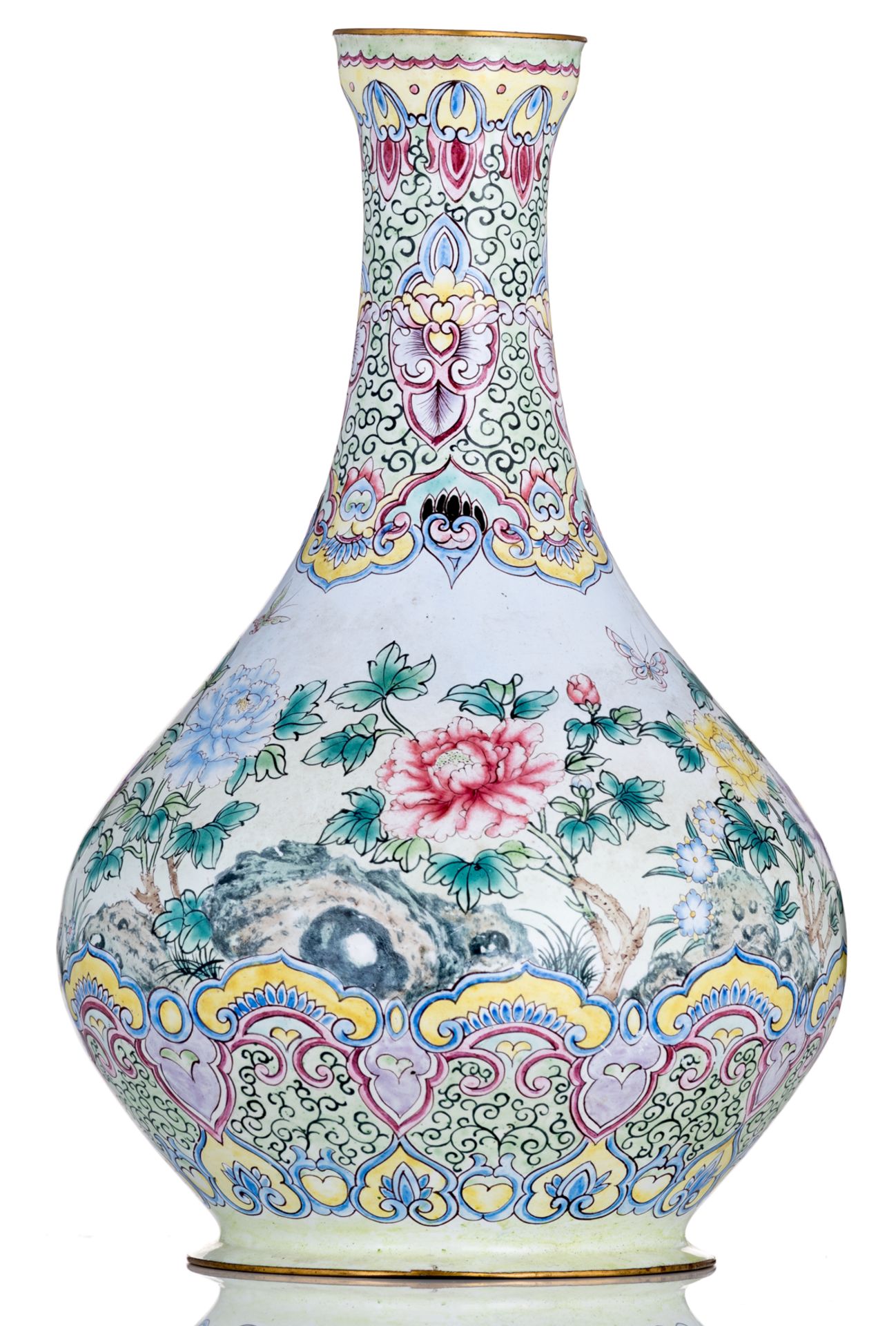 A Chinese Canton enamel bottle vase, decorated with rocks, flowers and butterflies, H 29 cm - Bild 2 aus 6