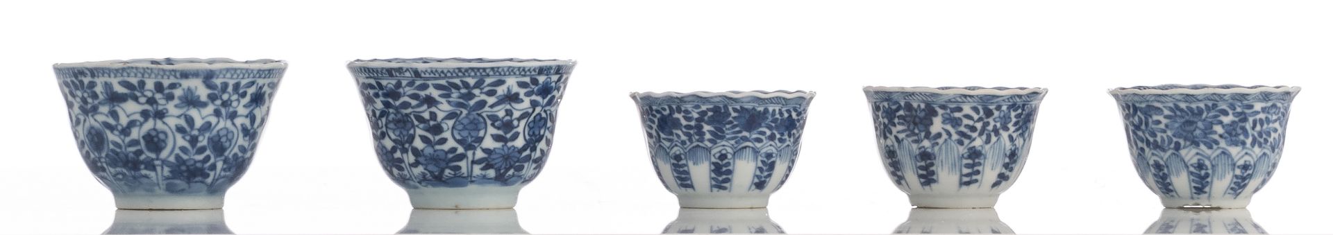 A lot of various Chinese blue and white table ware, 18th - 19thC, H 4 - 20,5 - ø 11 - 12,5 cm - Bild 14 aus 28