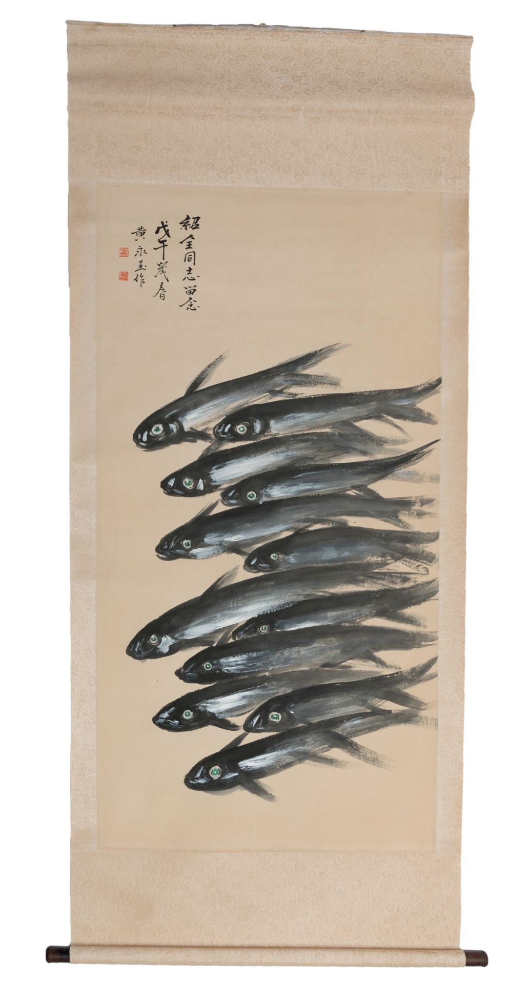A scroll depicting a shoal of fish, signed, 69,5 x 138 (without frame) - 80,5 - 191 cm (with frame) - Bild 2 aus 3