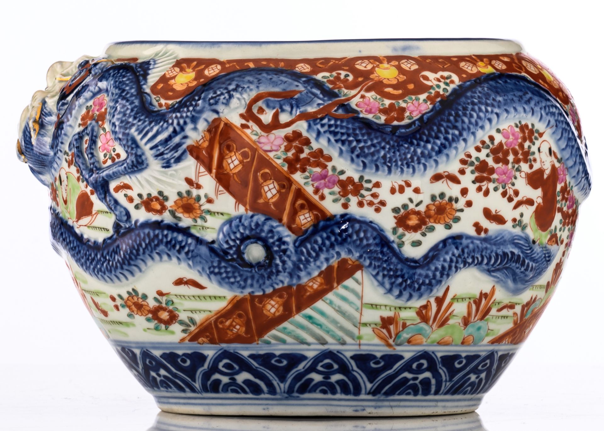 A lot of one round, two ovoid and three mounted ovoid Japanese Arita Imari porcelain basins, later 1 - Bild 19 aus 23