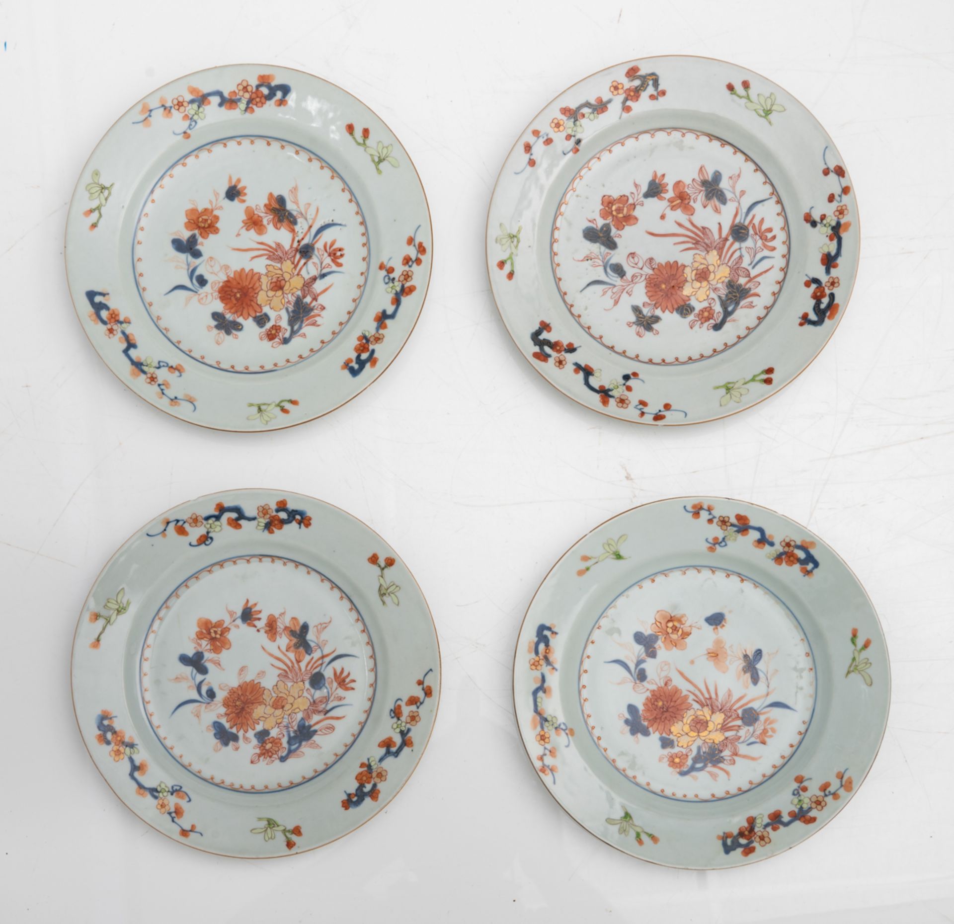 A lot of 35 Chinese Imari porcelain dishes, second quarter of the 18thC, ø 22 - 28 cm - Bild 6 aus 15