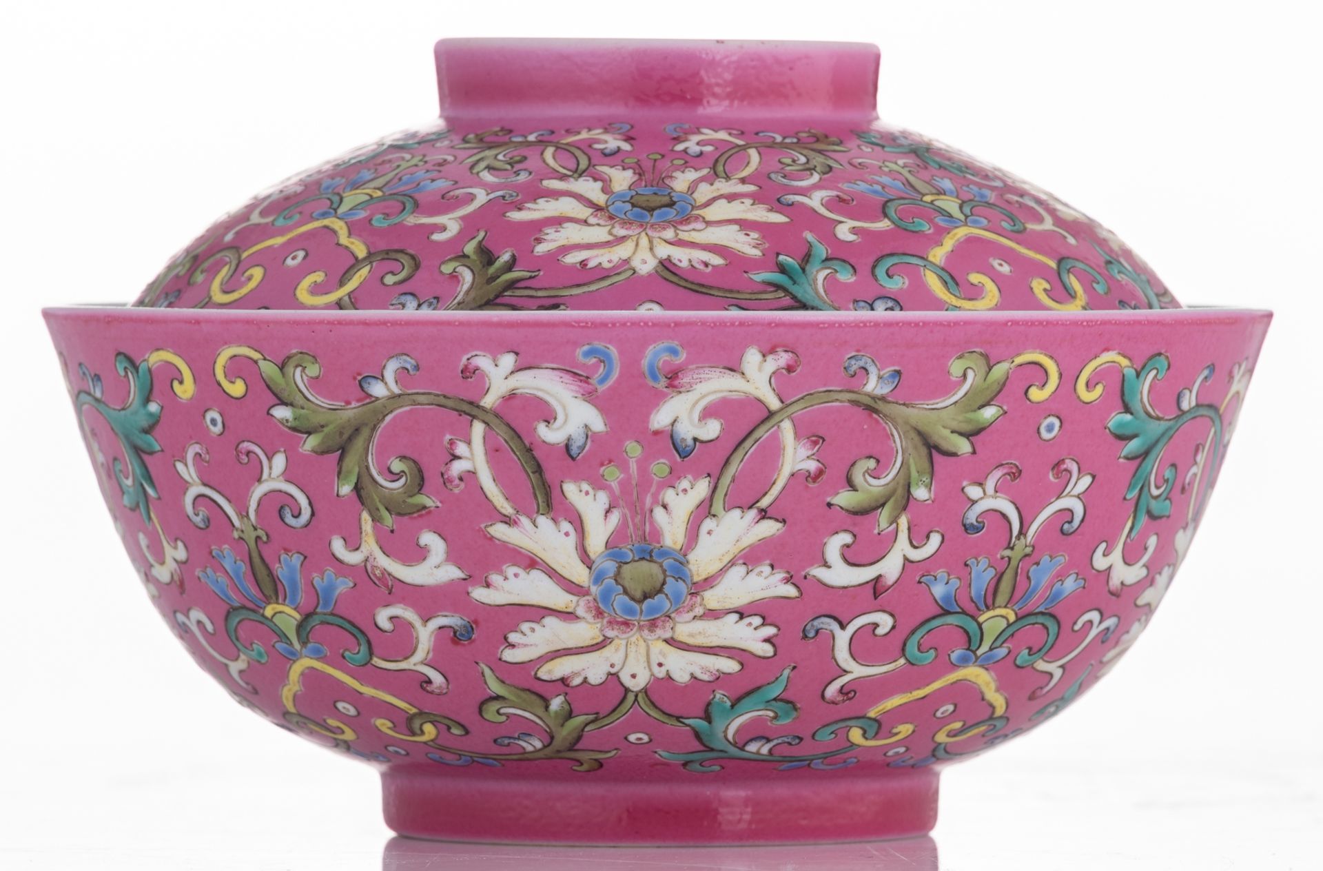A Chinese pink ground polychrome floral decorated bowl and cover, with a cai xiu tang mark, H 9 - ø - Image 3 of 9