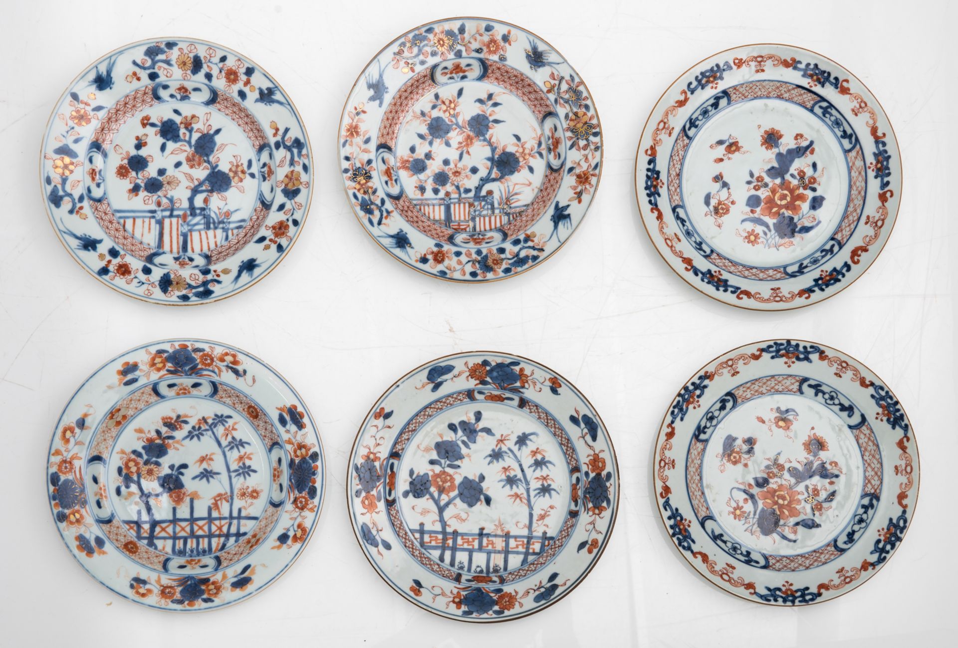 A lot of 35 Chinese Imari porcelain dishes, second quarter of the 18thC, ø 22 - 28 cm - Bild 4 aus 15