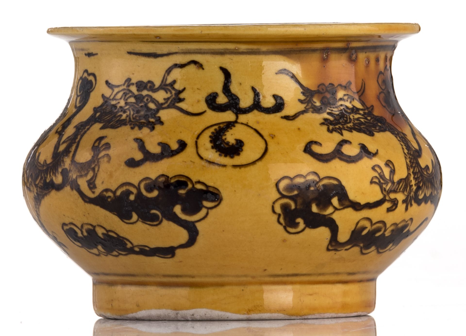 A Chinese porcelain incense burner, decorated with dragons chasing the flaming pearl, second half of - Image 2 of 7