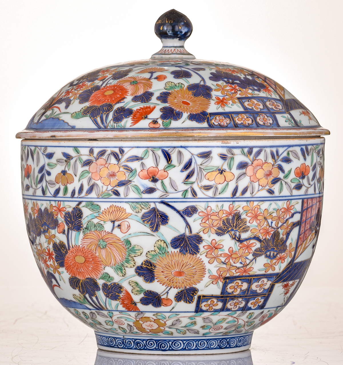 A large Japanese Arita Imari covered bowl, decorated with a pavilion in garden setting, with flower - Image 3 of 7