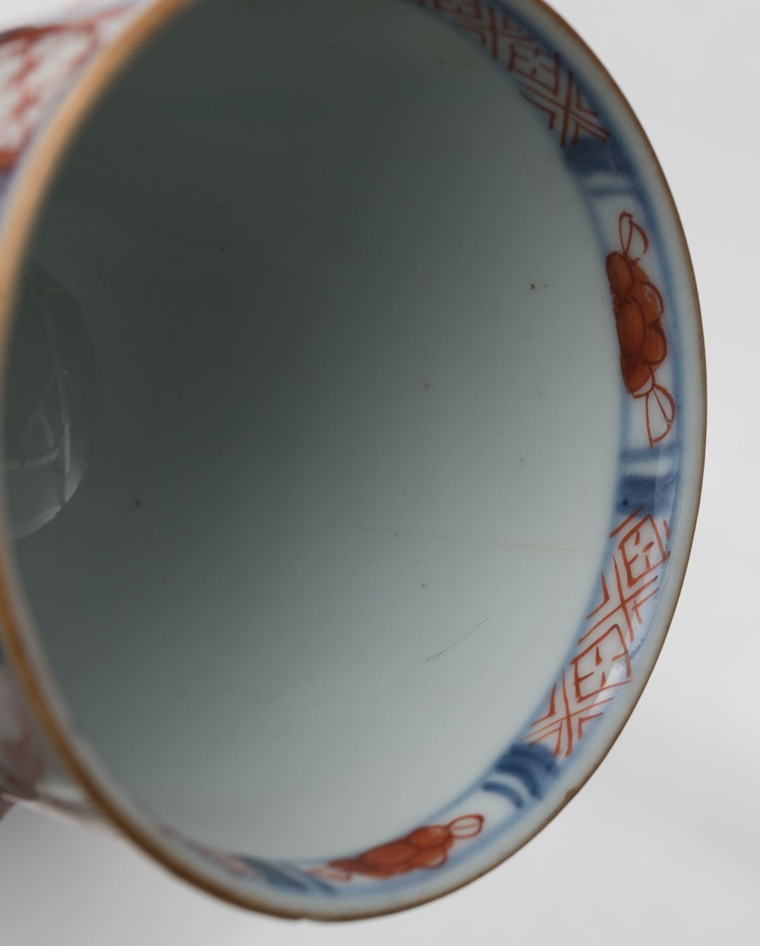 A lot of two Chinese Imari cup and saucer services, Yongzheng - Qianlong (ca 1730-1740), H 4-7 - ø 1 - Image 12 of 13