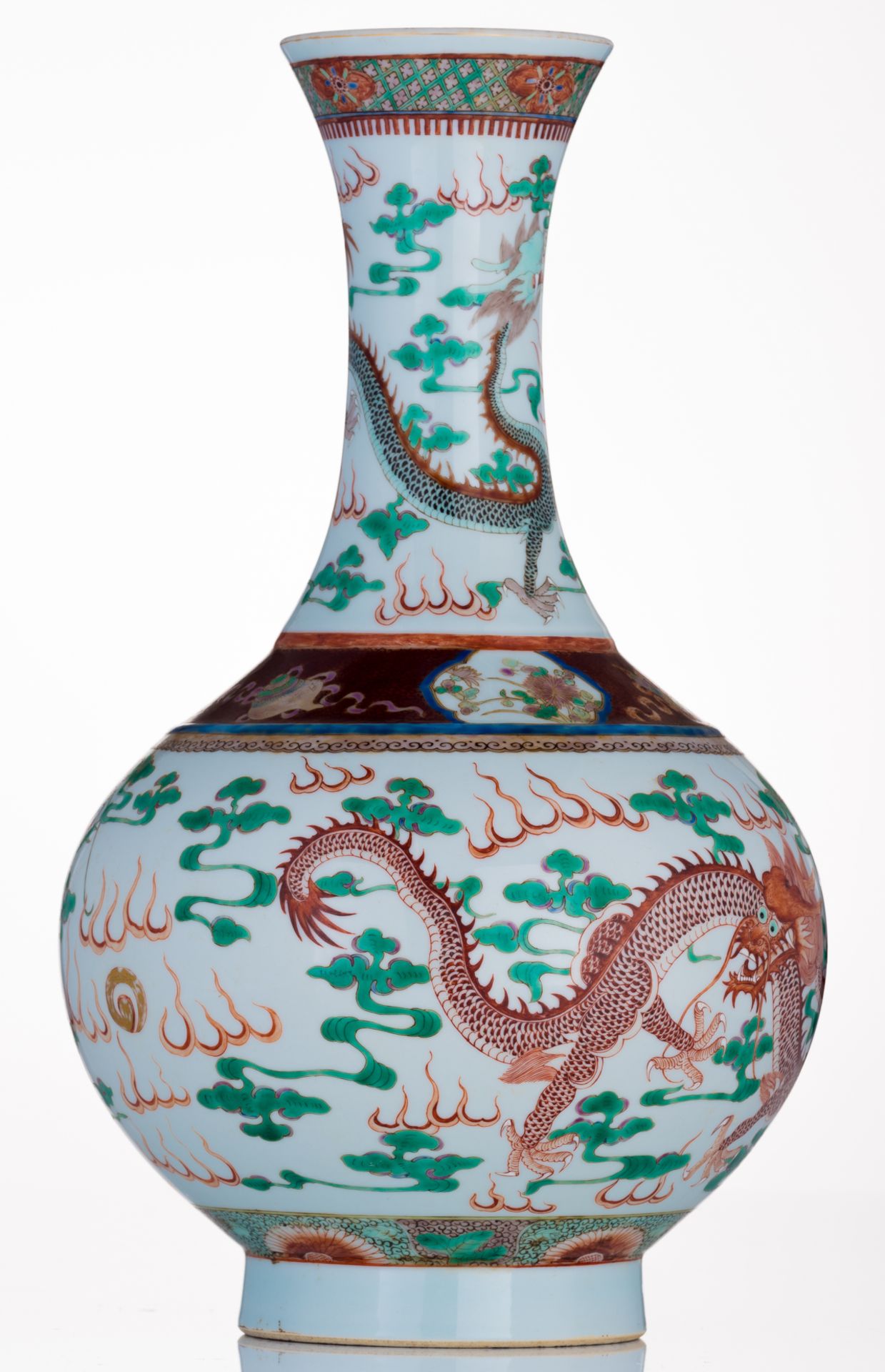 A Chinese famille verte bottle vase, decorated with dragons chasing the flaming pearl, with a Guangx - Bild 4 aus 7