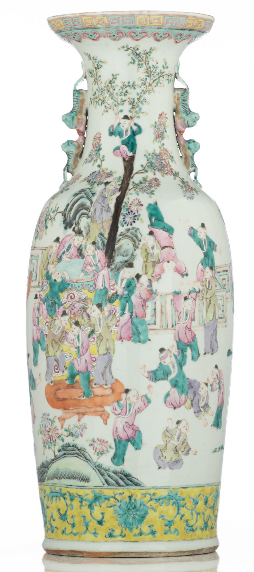 A Chinese polychrome vase, decorated with an animated scene, 19thC, H 61,5 cm - Bild 3 aus 6