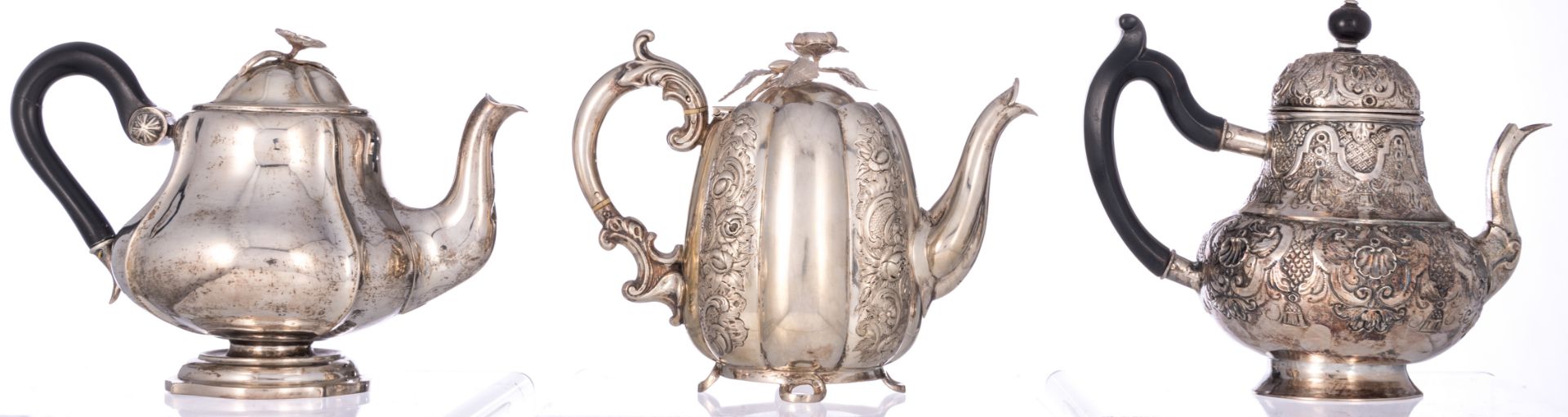 Three Dutch 19thC silver teapots, two with ebonised wooden grip; one with apocryphal 18thC hallmarks - Bild 3 aus 8