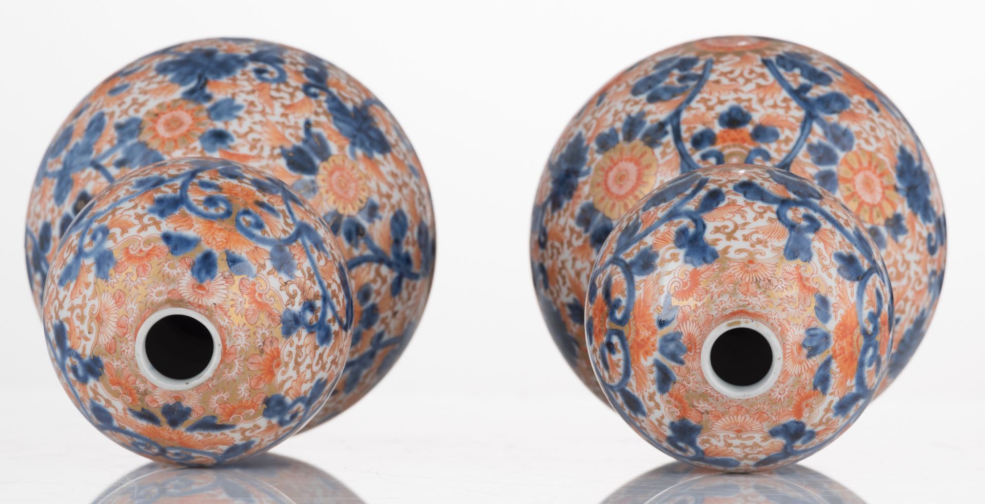 A fine pair of two Japanese Arita Imari double gourd vases, decorated with flower branches, later 18 - Image 5 of 6