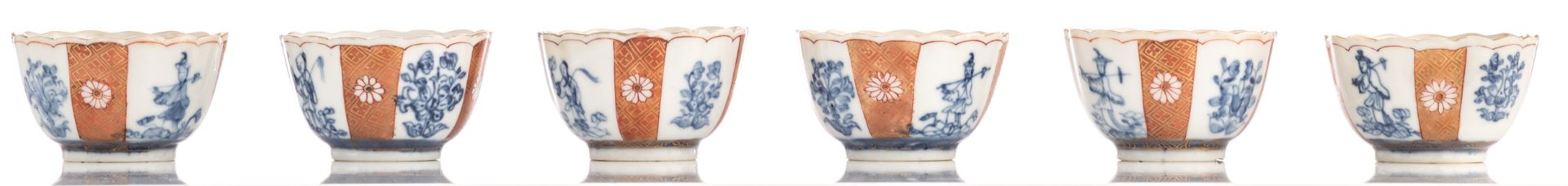 A lot of two Chinese Imari cup and saucer services, Yongzheng - Qianlong (ca 1730-1740), H 4-7 - ø 1 - Bild 8 aus 13