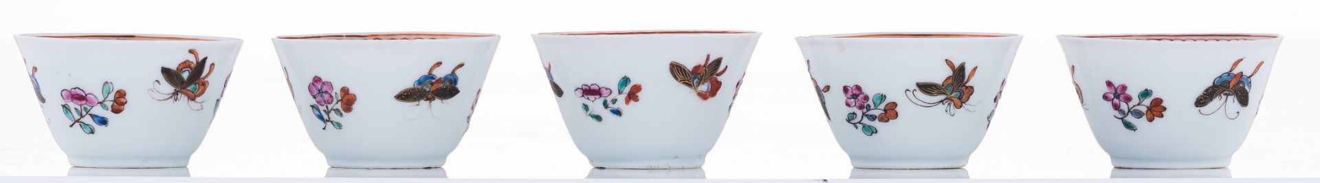 Five Chinese cups, polychrome decorated with flowers and butterflies, and six ditto saucers, H 4 - ø - Bild 4 aus 7