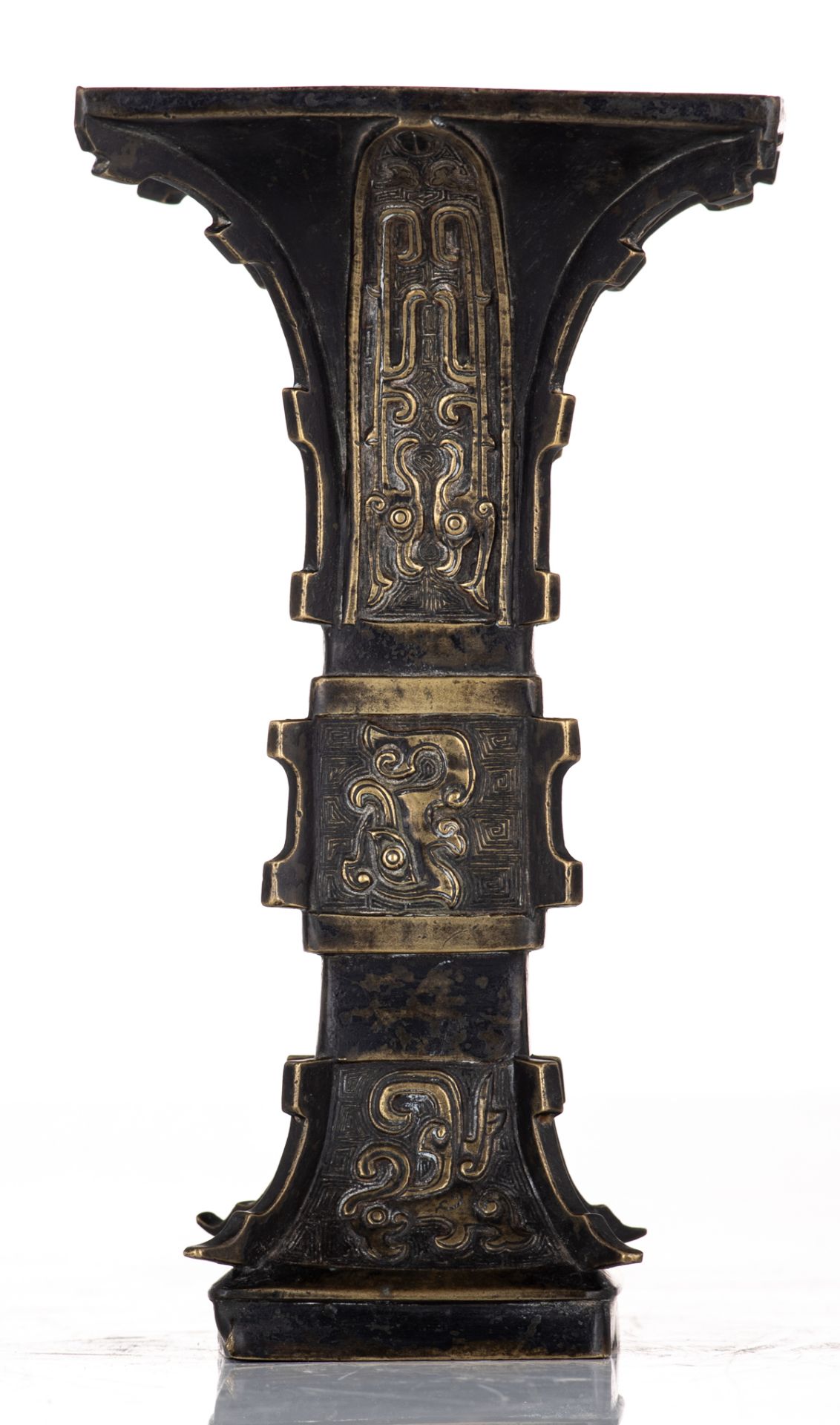 A Chinese bronze archaic Gu vase, decorated with stylised motifs, H 22,5 cm - Image 3 of 7
