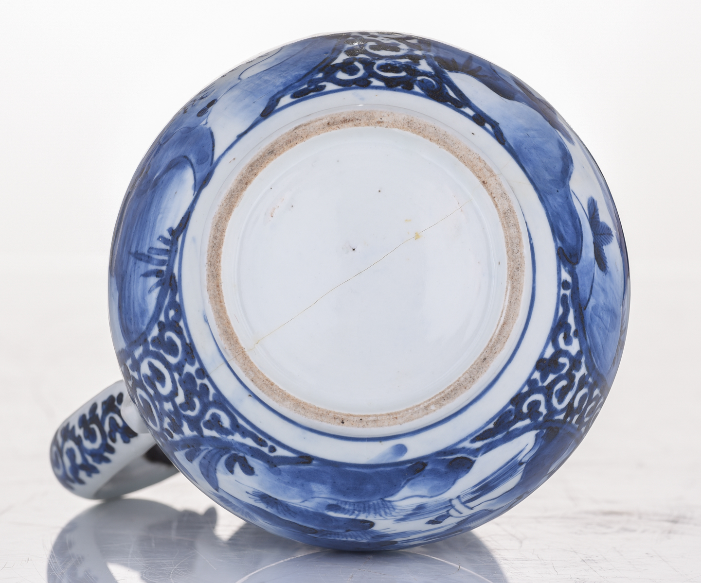 A Japanese Arita Imari blue and white tankard, decorated with scrollwork and panels, filled with fig - Image 7 of 7