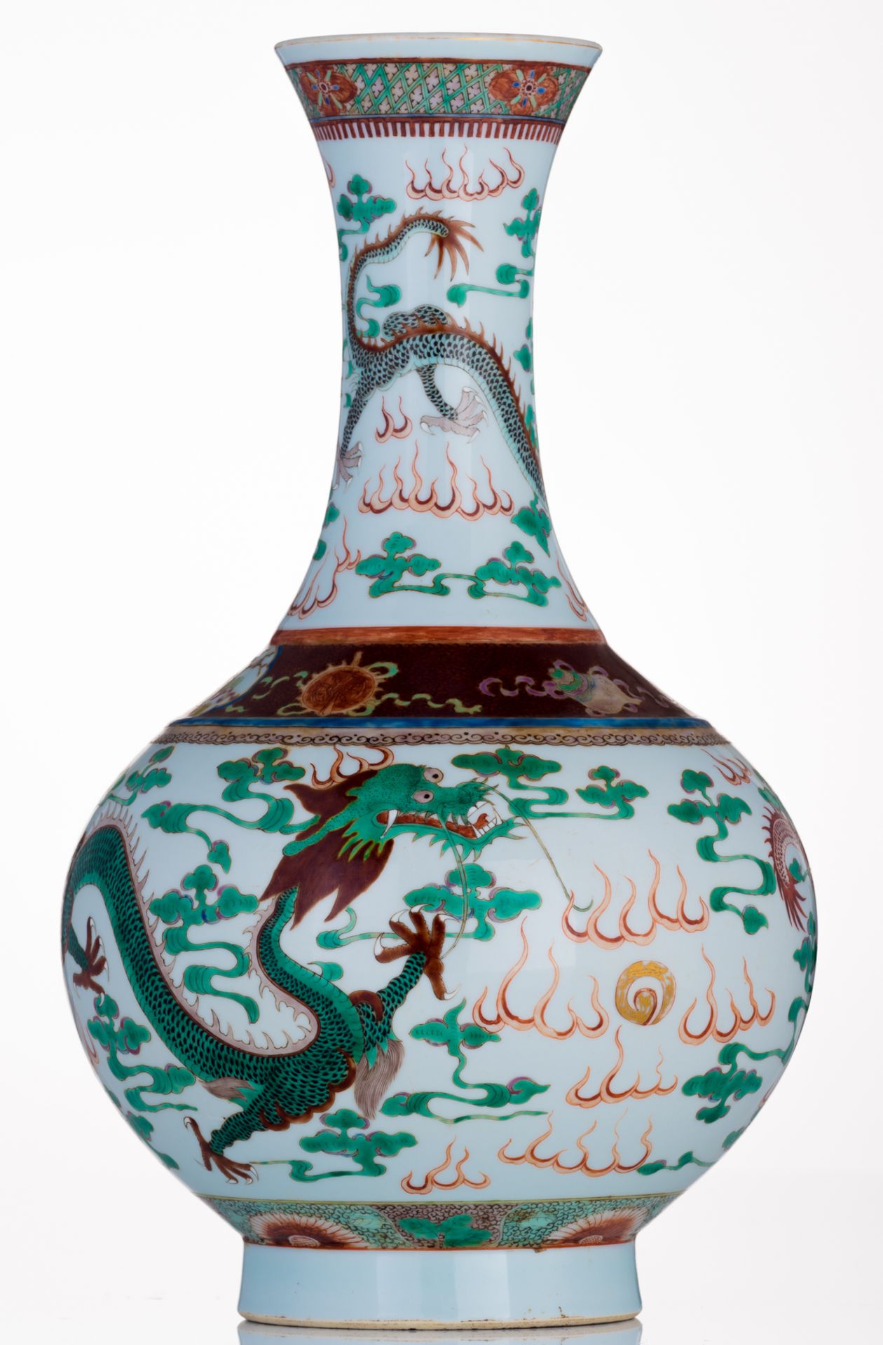 A Chinese famille verte bottle vase, decorated with dragons chasing the flaming pearl, with a Guangx - Bild 3 aus 7