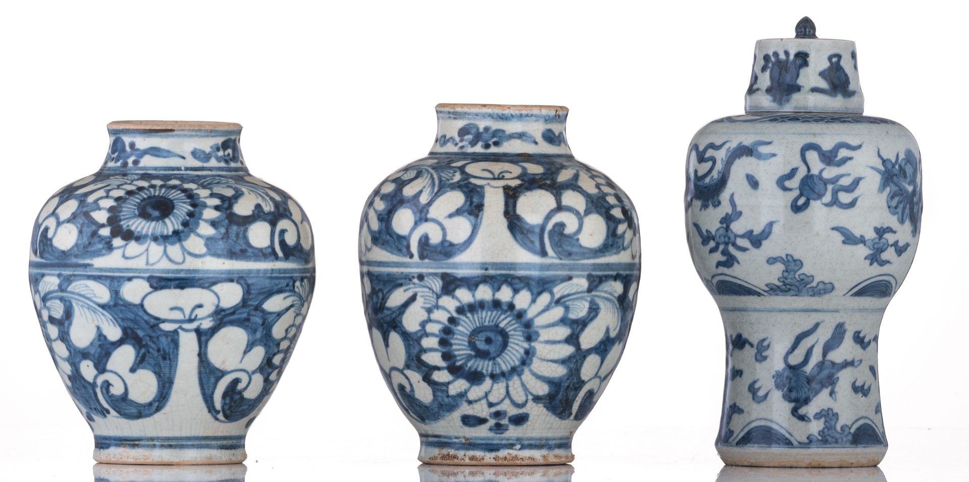 A lot of two Chinese blue and white porcelain jarlets and a covered meiping vase, the jarlets decora - Image 4 of 6