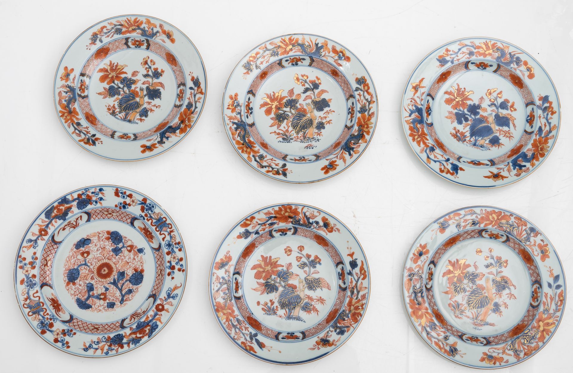 A lot of 30 Chinese Imari dishes, second quarter of the 18thC, ø 22,8 - 28,2 cm - Bild 2 aus 11