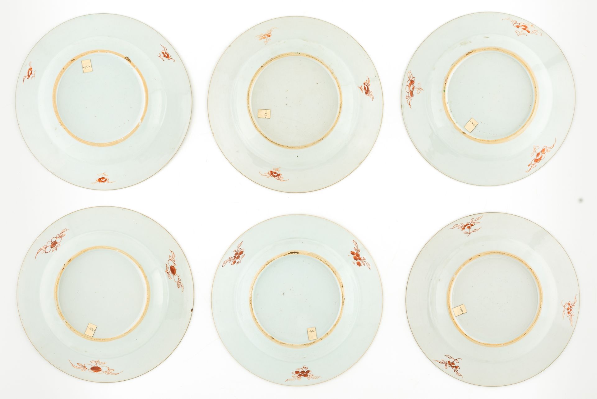 Six Chinese famille rose dishes, decorated with flowers and butterflies, 18thC, ø 23 cm - Bild 2 aus 2