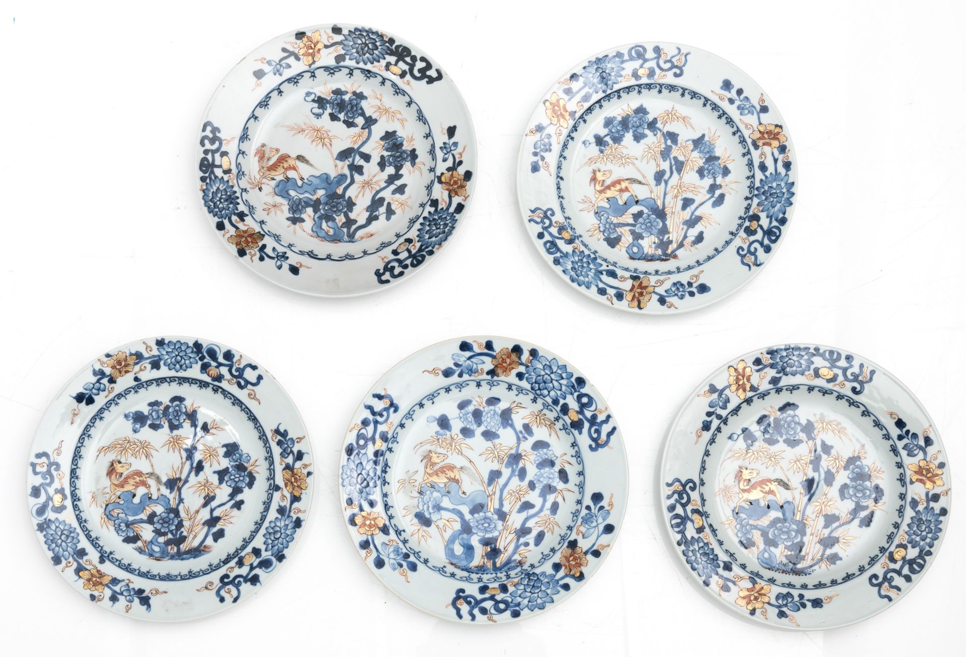 A lot of eleven Chinese Imari porcelain dishes, decorated with a Qilin on a rock, surrounded by bamb - Bild 4 aus 5