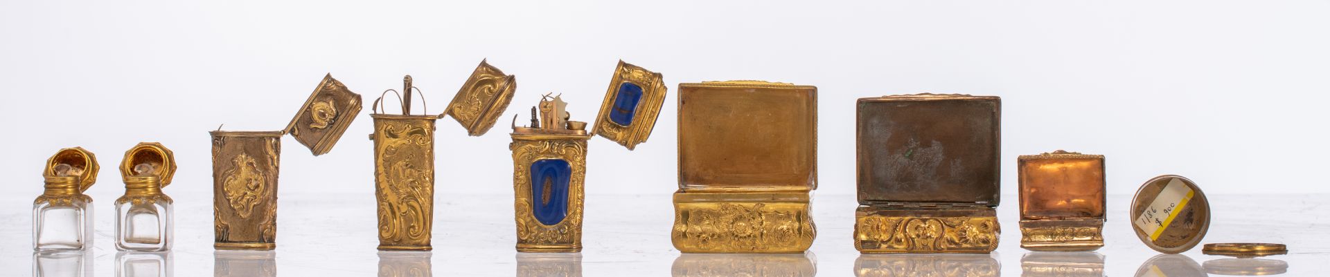 A charming lot of various objets de vertu, all made out of relief decorated gilt brass, added two so - Bild 2 aus 6