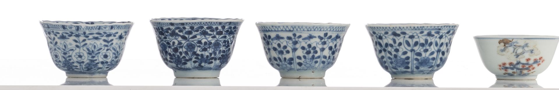 A lot of various Chinese blue and white table ware, 18th - 19thC, H 4 - 20,5 - ø 11 - 12,5 cm - Bild 10 aus 28