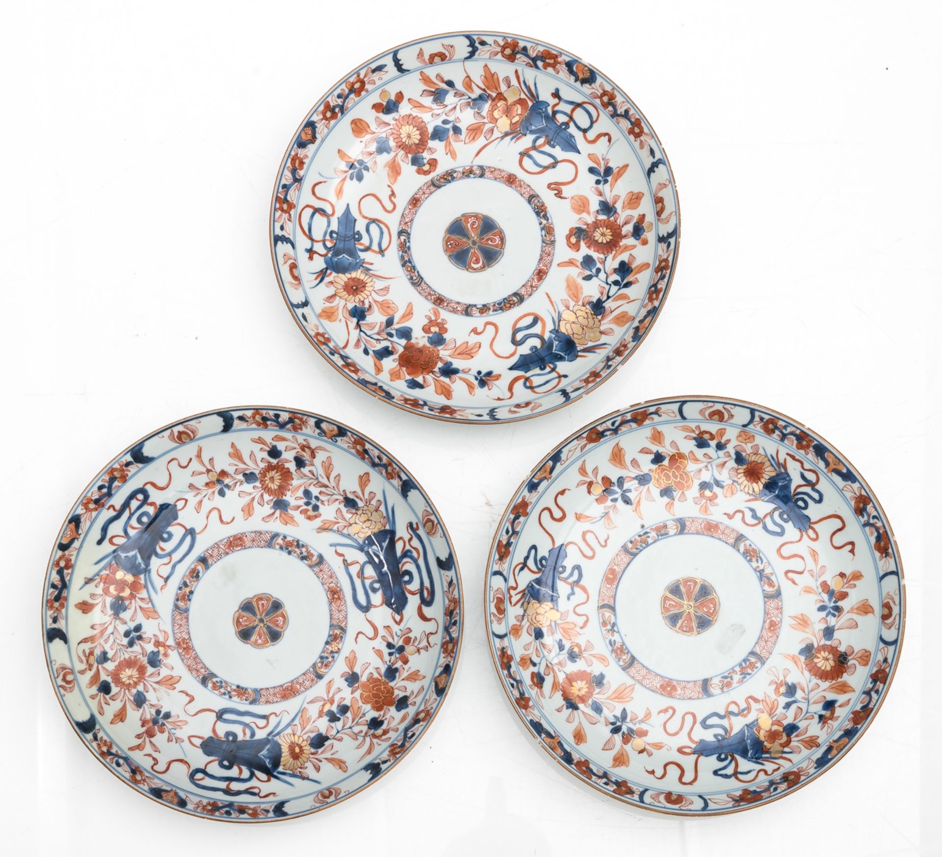 A lot of six large Chinese Imari porcelain saucers, decorated with flowering branches, 18thC, ø 28 c - Bild 2 aus 5