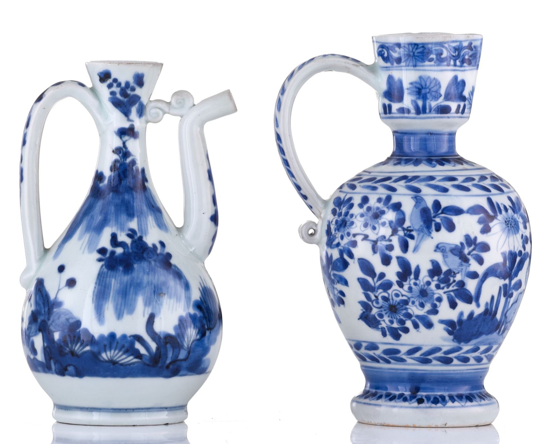 A lot of one Japanese Arita blue and white jug and one ditto ewer, Edo and period, H 18,5 - 20 cm - Image 3 of 6