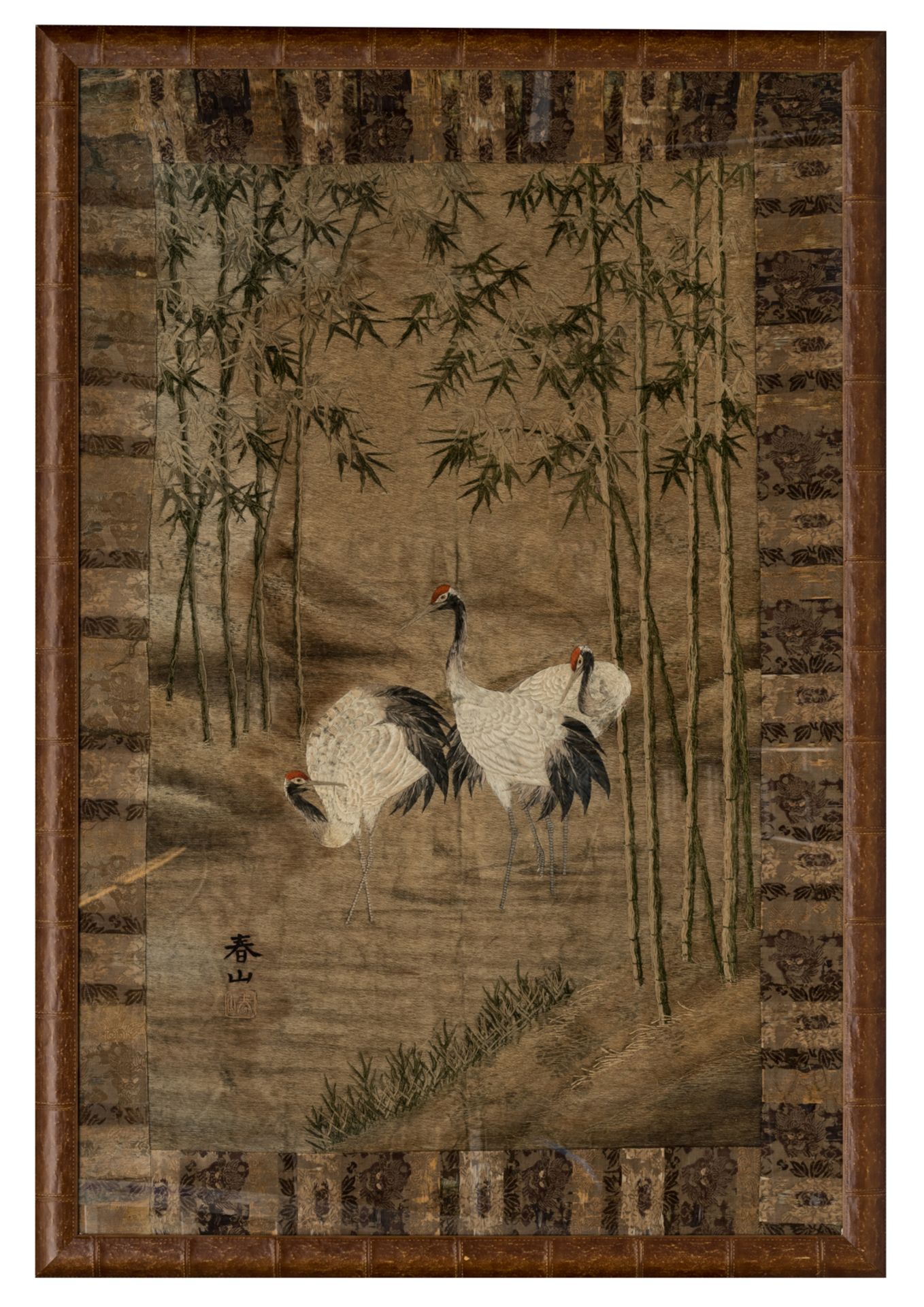Two Japanese embroidered tapestries, one depicting cranes in a river landscape and one depicting coc - Bild 2 aus 5