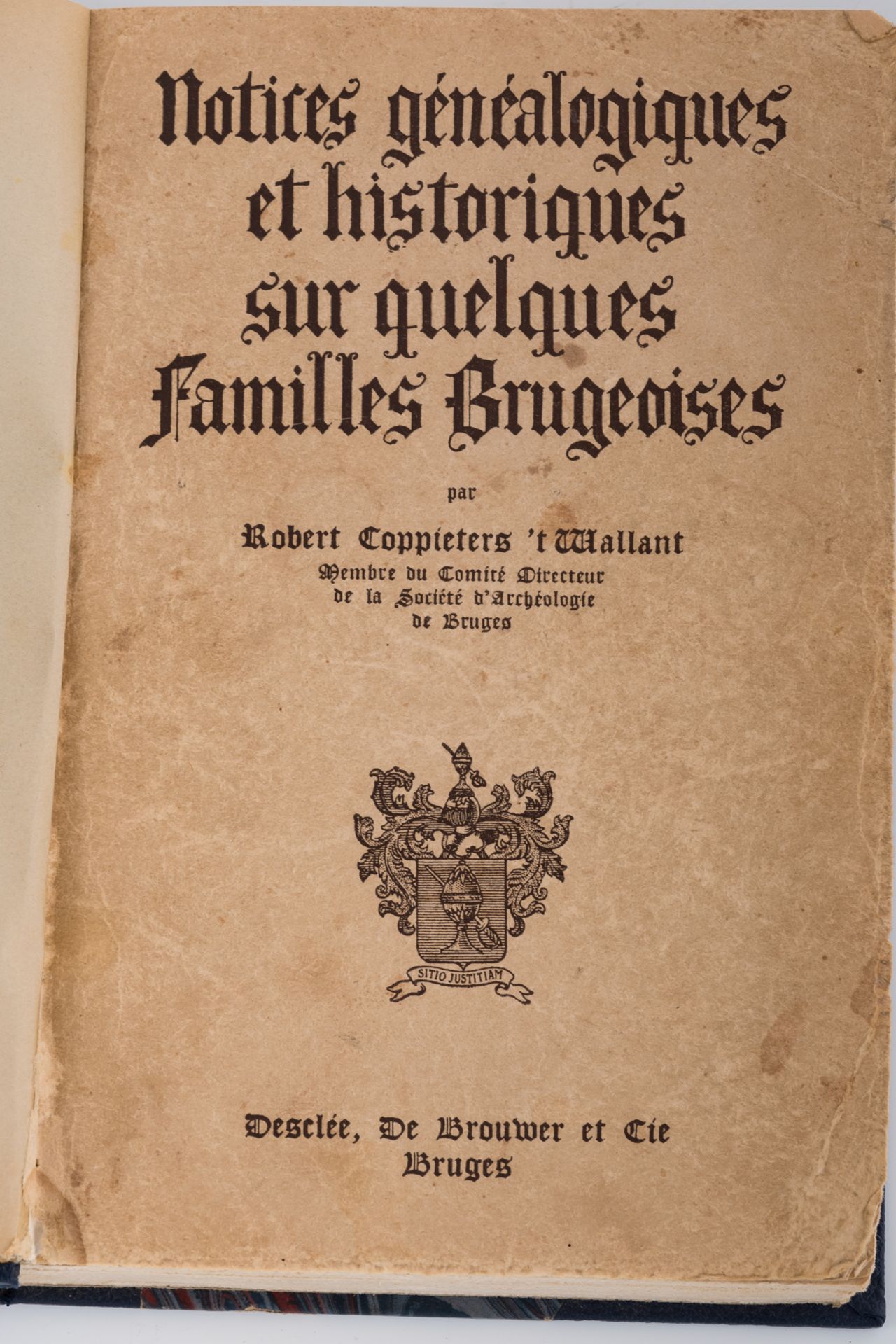 A lot of seven books on the history and families of Bruges, consisting of 'Kueren ende Costumen, Mis - Image 7 of 12