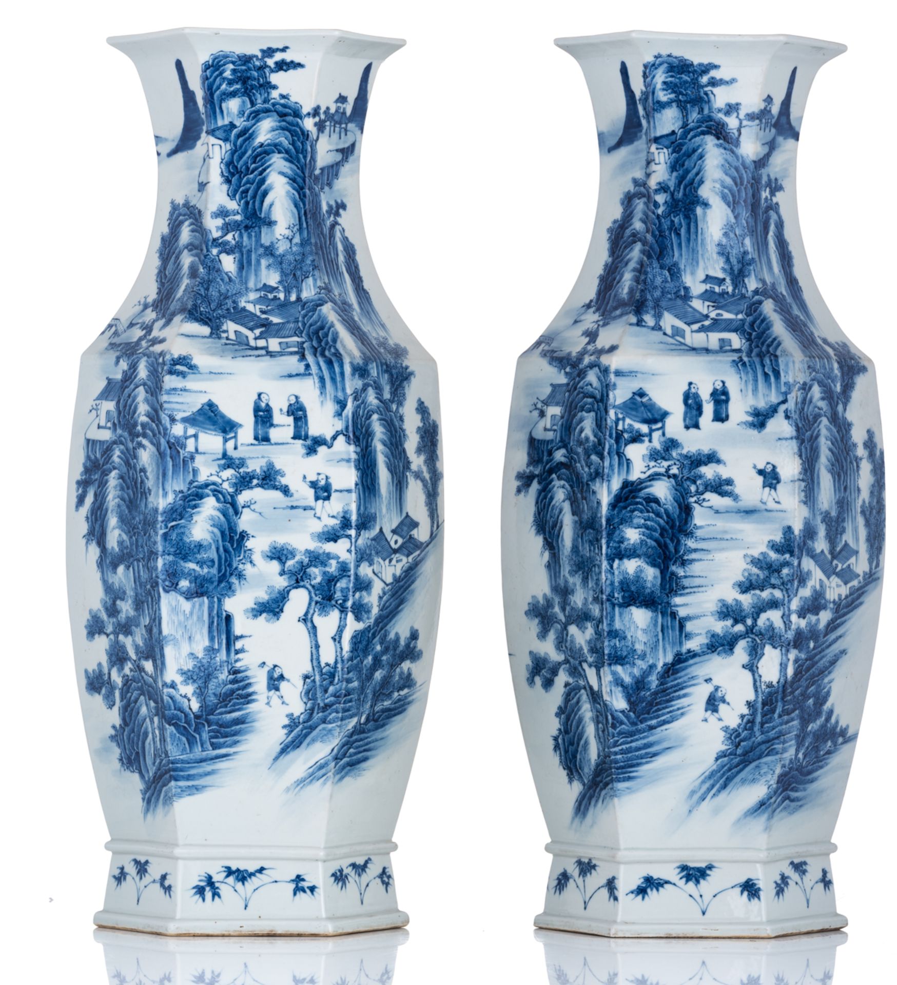 A pair of Chinese blue and white hexagonal vases, overall decorated with pavilions and figures in a - Bild 3 aus 6