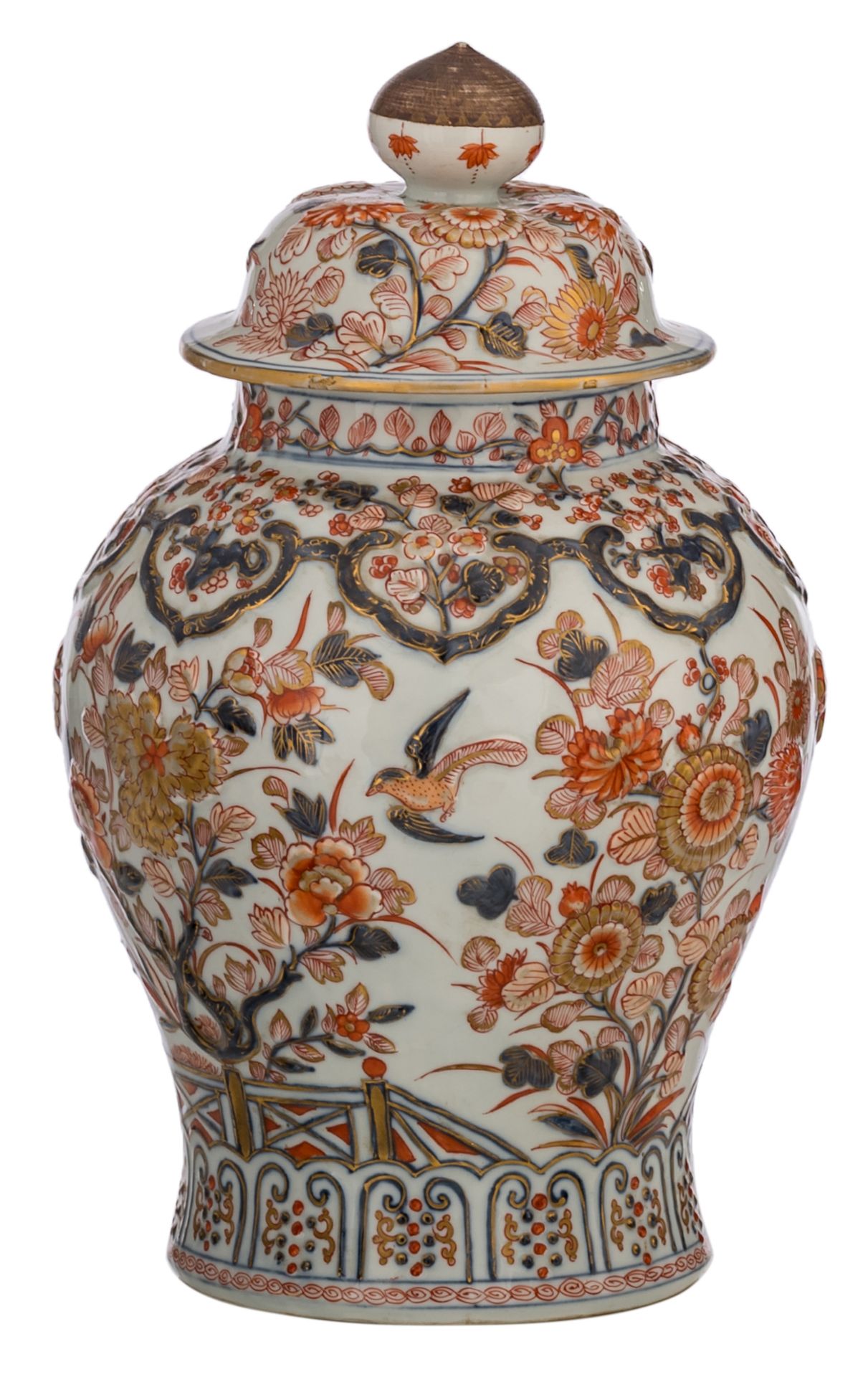 A Chinese Imari and relief decorated covered jar, 19thC, H 46,5 cm