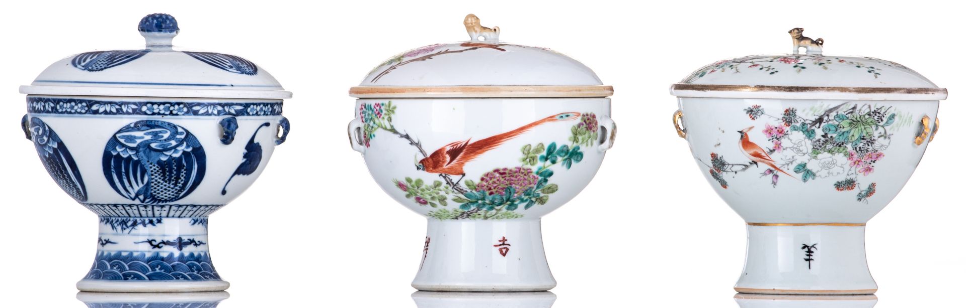 Two Chinese famille rose food containers, decorated with birds and flowers, one container with a sea - Bild 3 aus 9