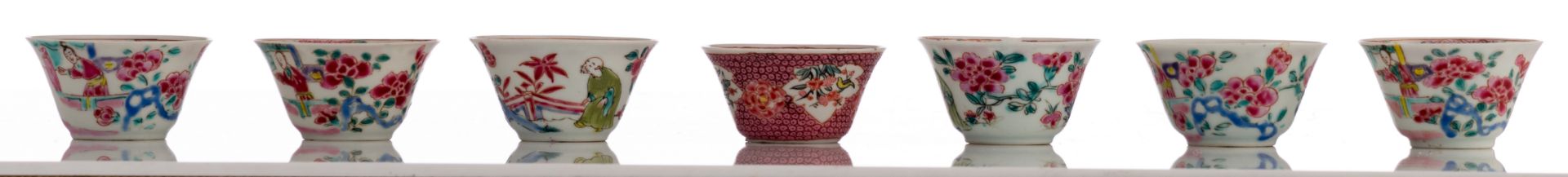 A lot of various Chinese famille rose porcelain items, consisting of three sets of cups and saucers - Image 15 of 26